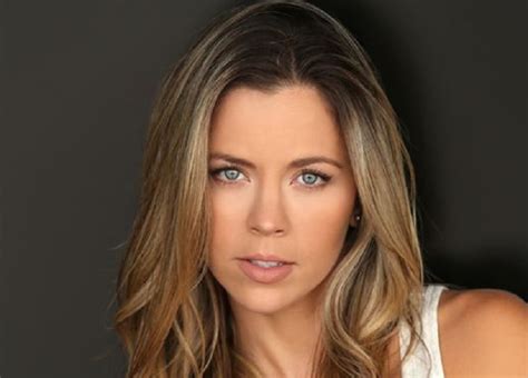 Ximena Duque Presenta Una Nuova Collezione di Moda con un Tocco Colombiano!