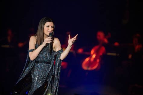 Il Concerto di Laura Pausini: Un Canto d'Amore per la Città Eterna!