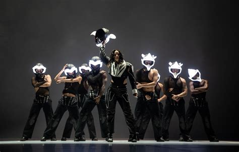 Il Grande Concerto Zozobra di Rosalía: Un'Esplosione di Flamenco e Emozioni al Teatro Massimo!