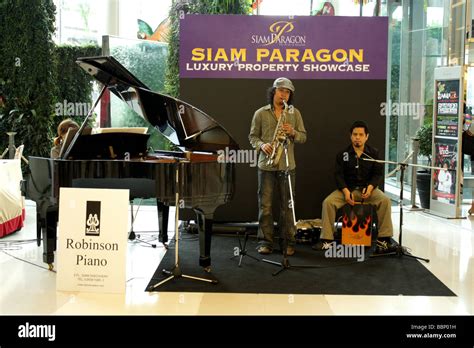 The Bangkok Beat:  Quoc Khanh's Electrifying Performance Ignites Siam Paragon!